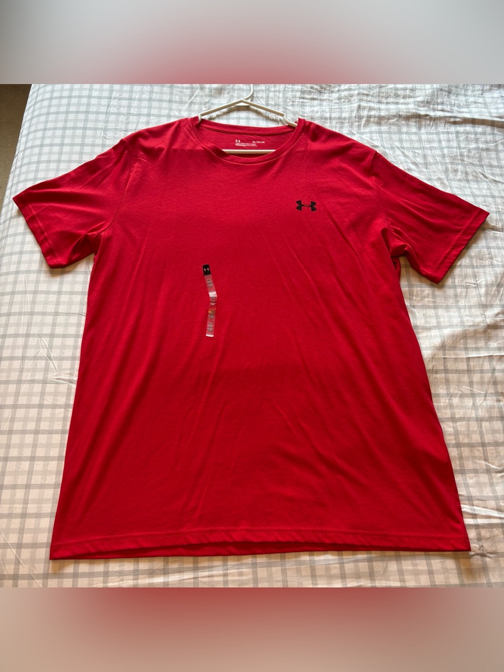 ✨✨NWT Under Armour Red T-Shirt XL✨✨